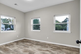 70 Court St in Westfield, MA - Building Photo - Building Photo