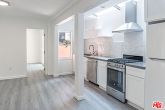 1004 1/2 N Ogden Dr in West Hollywood, CA - Building Photo - Building Photo
