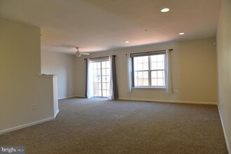 166 Hampshire Dr in Sellersville, PA - Building Photo - Building Photo