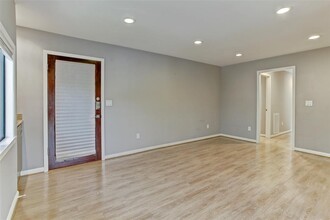 6403 Bayou Glen Rd-Unit -6403 in Houston, TX - Building Photo - Building Photo