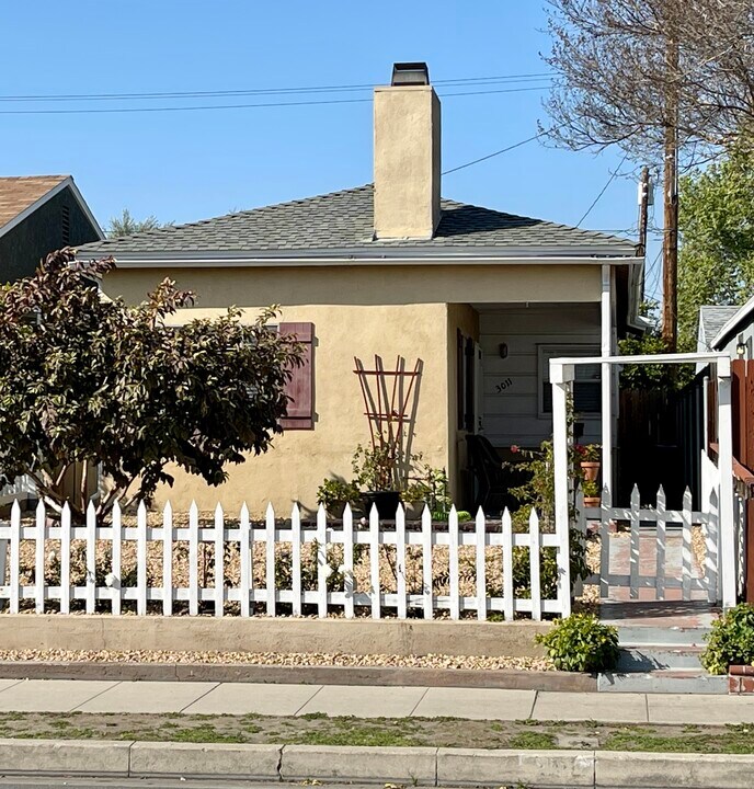 3011 W Chandler Blvd, Unit 30617 in Burbank, CA - Building Photo