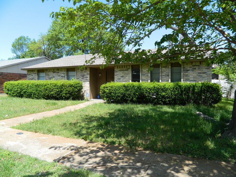 9835 Sophora Cir in Dallas, TX - Building Photo