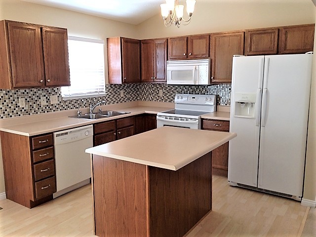 689 Ackerly Dr in Independence, KY - Foto de edificio - Building Photo