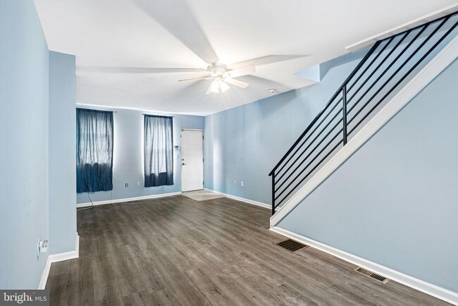 2035 Watkins St in Philadelphia, PA - Building Photo - Building Photo