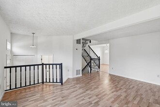 13225 Custom House Ct in Fairfax, VA - Building Photo - Building Photo