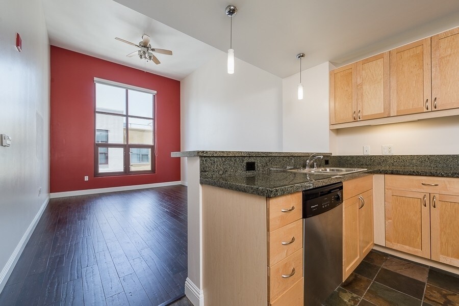 1150 J St, Unit 810 in San Diego, CA - Building Photo