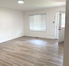 533 Redwood Rd in Bolingbrook, IL - Building Photo - Building Photo