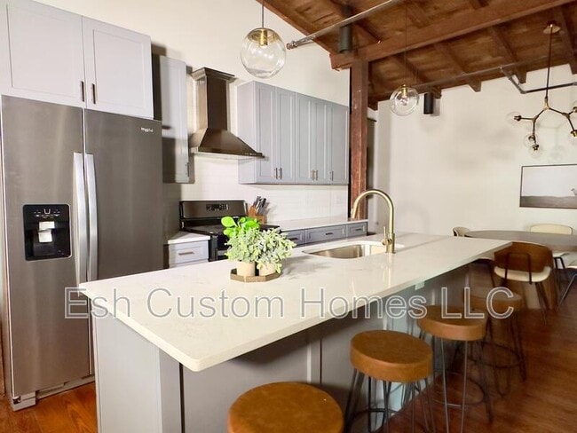 property at 437 W Grant St