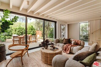 744 Amoroso Pl in Los Angeles, CA - Building Photo - Building Photo