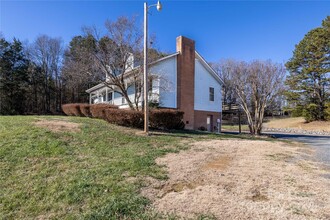 24025 NC-24 in Oakboro, NC - Foto de edificio - Building Photo