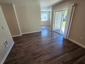 Pioneer Village Apartments in Silverton, OR - Building Photo - Building Photo