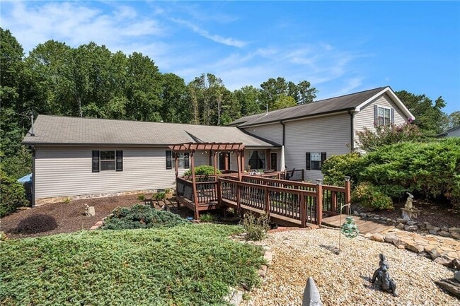 6228 Lively Way in Cumming, GA - Building Photo - Building Photo