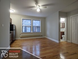 4542 N Damen Ave, Unit #4546-305 Apartments