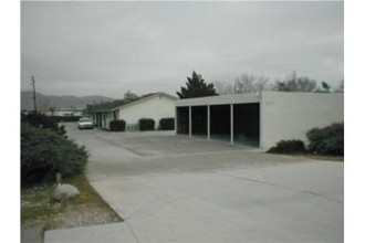 13521 Navajo Rd in Apple Valley, CA - Building Photo - Building Photo