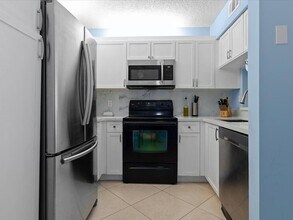 5415 Verona Dr in Boynton Beach, FL - Building Photo - Building Photo