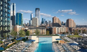 33 Park View Ave in Jersey City, NJ - Building Photo - Building Photo