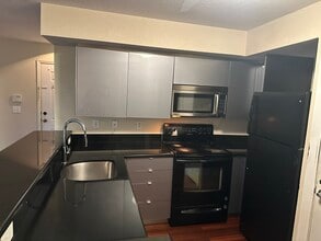 13012 Arbor Isle Dr in Temple Terrace, FL - Building Photo - Building Photo