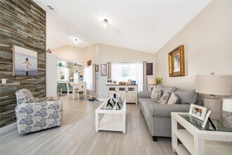 702 Via Bianca Dr in Davenport, FL - Building Photo - Building Photo