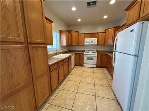 5676 Rainbow Creek Ct in Las Vegas, NV - Building Photo - Building Photo