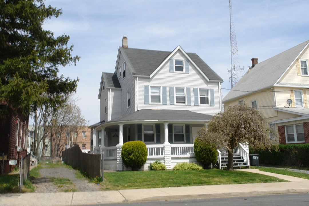 185 Garfield Ave in Long Branch, NJ - Foto de edificio