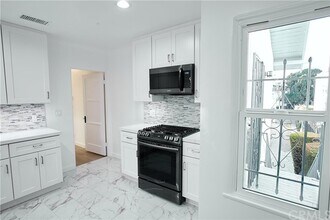 1040 N Crescent Heights Blvd-Unit -1/2 in West Hollywood, CA - Building Photo - Building Photo