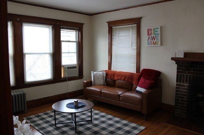 63 Pinckney St, Unit 1 in Somerville, MA - Foto de edificio - Building Photo