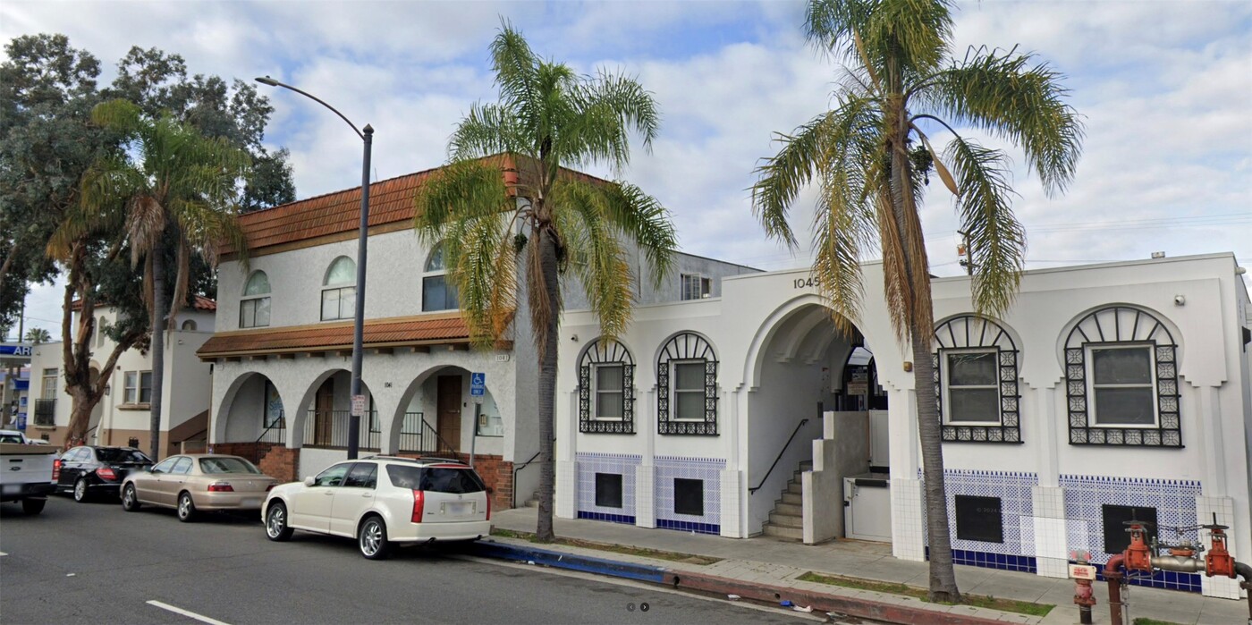 1027 Redondo Ave in Long Beach, CA - Building Photo