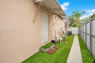 20200 SW 117th Ave in Miami, FL - Building Photo - Building Photo