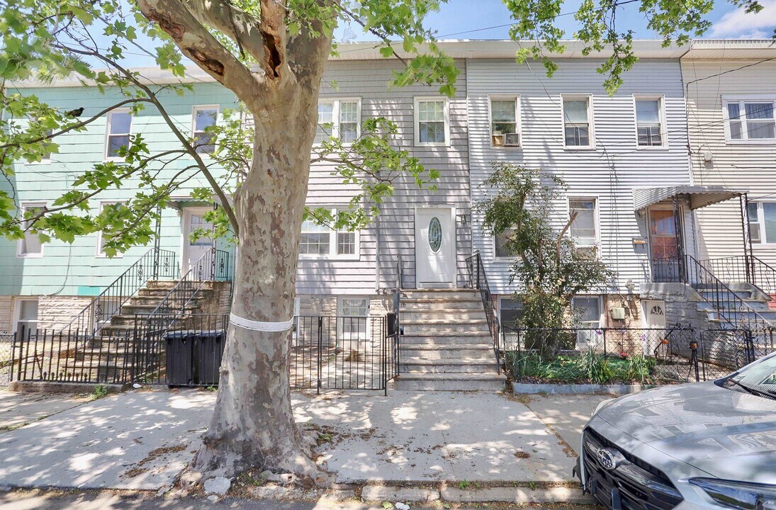 75 Chestnut Ave in Jersey City, NJ - Building Photo