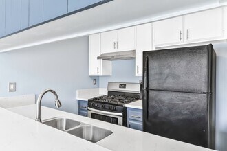 533 E 11th St, Unit 14 in Long Beach, CA - Building Photo - Building Photo