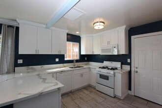 3221 Commercial St in San Diego, CA - Building Photo - Building Photo