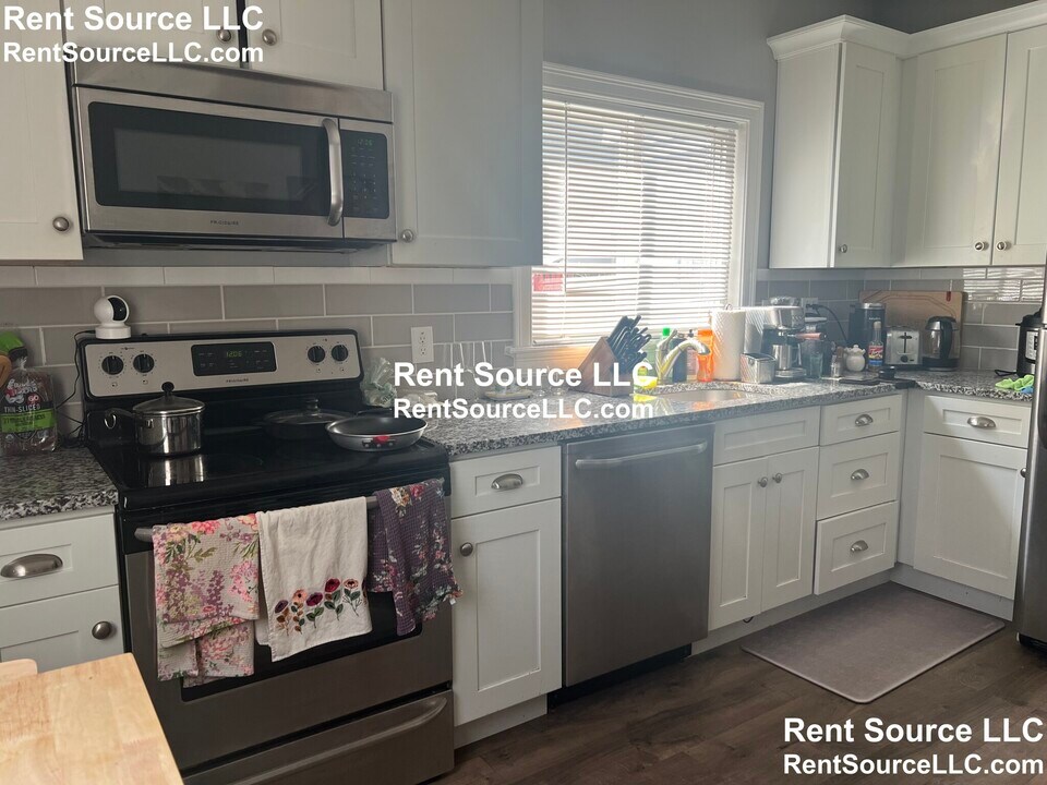 93 2nd St, Unit 3 in Cambridge, MA - Building Photo