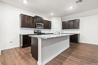 4850 Paluxy Trl, Unit 7211-04G in San Antonio, TX - Building Photo - Building Photo