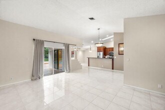 21011 Windemere Ln in Boca Raton, FL - Building Photo - Building Photo