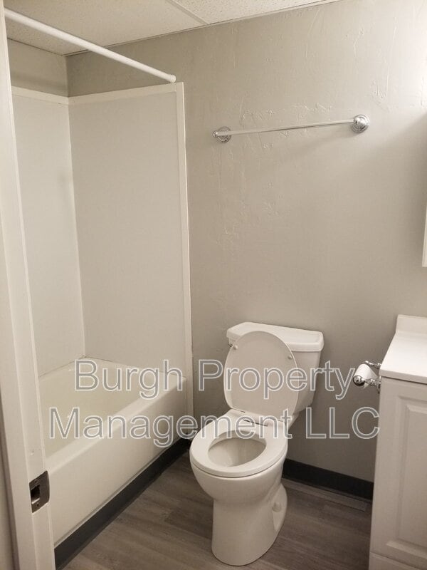 634 Southcrest Dr in Pittsburgh, PA - Building Photo - Building Photo