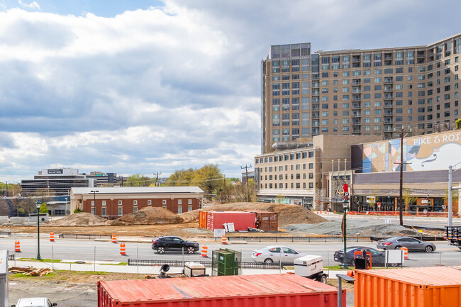 Silverstone - The Pinnacle in Rockville, MD - Foto de edificio - Building Photo