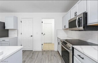 306 Shadow Lakes Dr in Lehigh Acres, FL - Building Photo - Building Photo