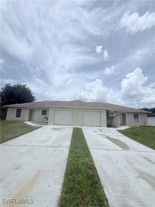 5214 30th St SW in Lehigh Acres, FL - Building Photo