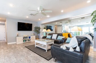 5830 Midnight Pass Rd in Sarasota, FL - Building Photo - Building Photo