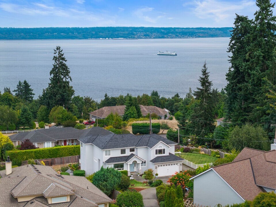 11554 NE Skyward Loop in Kingston, WA - Building Photo