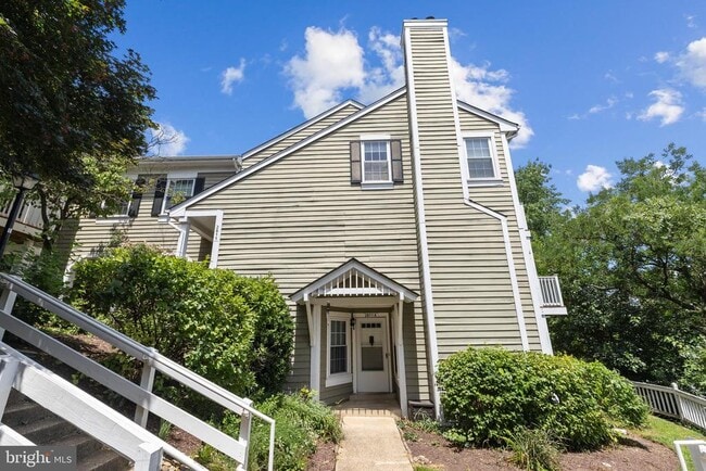 property at 2811 S Woodrow St