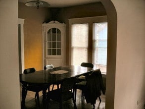 404 1/2 W Vine St in Champaign, IL - Building Photo - Building Photo