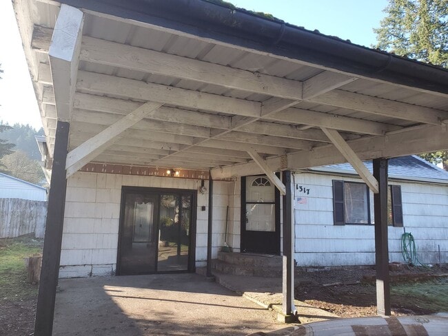 1317 Fir St in Sweet Home, OR - Building Photo - Building Photo