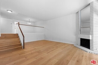 13044 Mindanao Wy in Marina Del Rey, CA - Foto de edificio - Building Photo