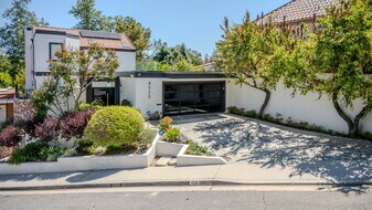 4520 Park Cordero in Calabasas, CA - Building Photo