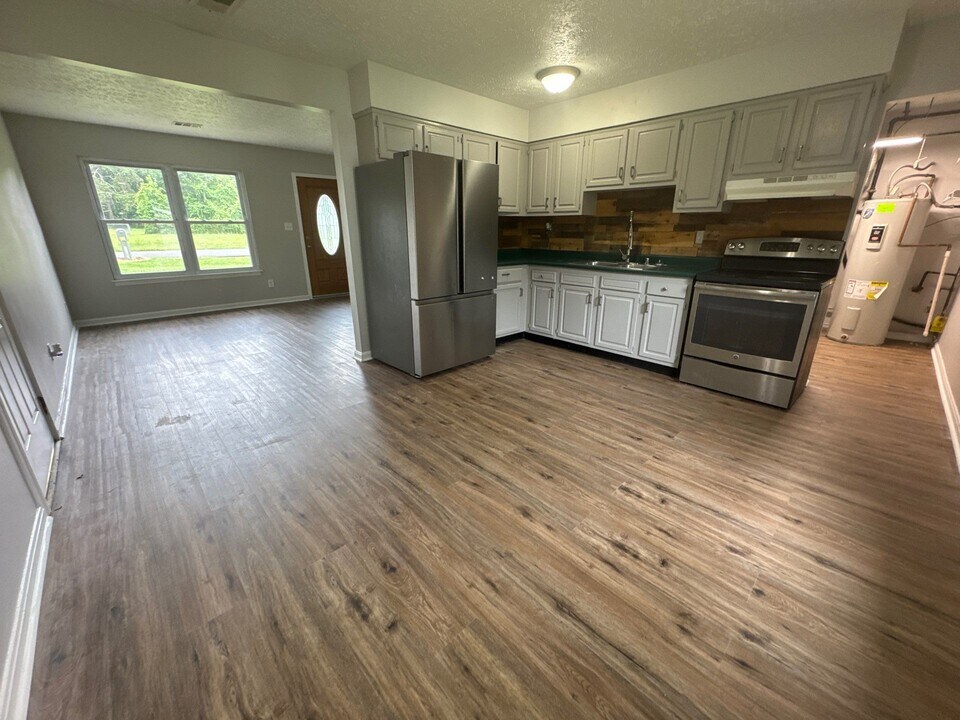 9705 Turnpike View Dr in Louisville, KY - Building Photo
