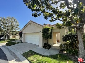 732 Palisades Dr in Los Angeles, CA - Building Photo