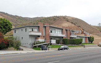 22455 Pacific Coast Hwy in Malibu, CA - Building Photo