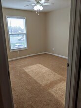 6807 West Pages Lane, Unit 2 Bedroom Apartments in Louisville, KY - Foto de edificio - Building Photo