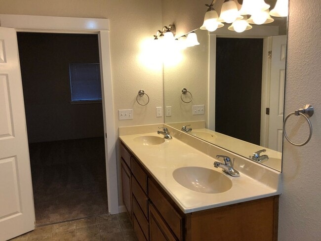 713 SW Kinsington Ct in Grants Pass, OR - Building Photo - Building Photo